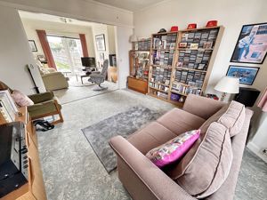 Lounge/diner- click for photo gallery